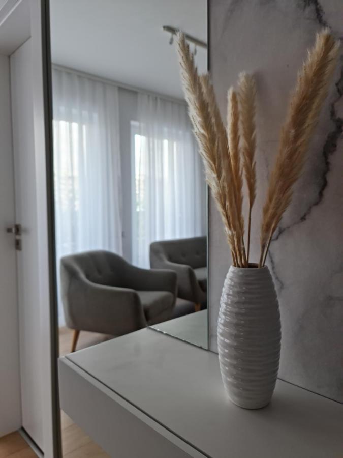 Sara Apartment Oradea Exterior photo